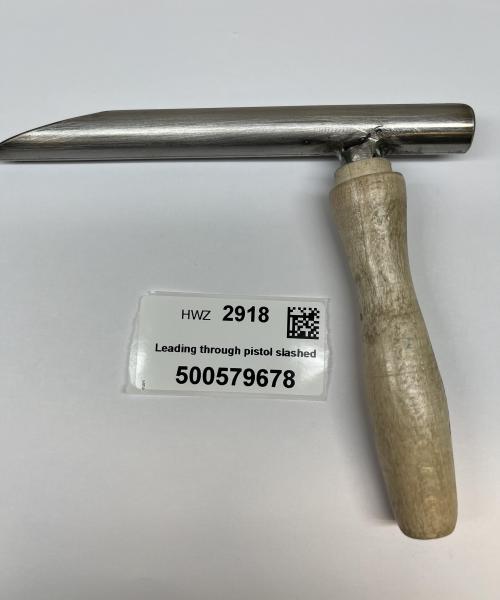 HWZ2918 Leading through pistol slashed